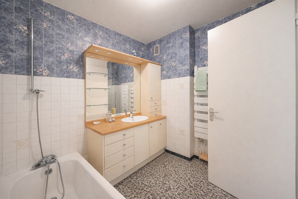 APPARTEMENT - T4 - 3 CHAMBRES - DALLE BETON - BEAUX VOLUMES - BALCON - EXPOSITION SUD OUEST - ASCENSEUR - PLACE DE PARKING - VUE DEGAGEE - DPE C. photo 4