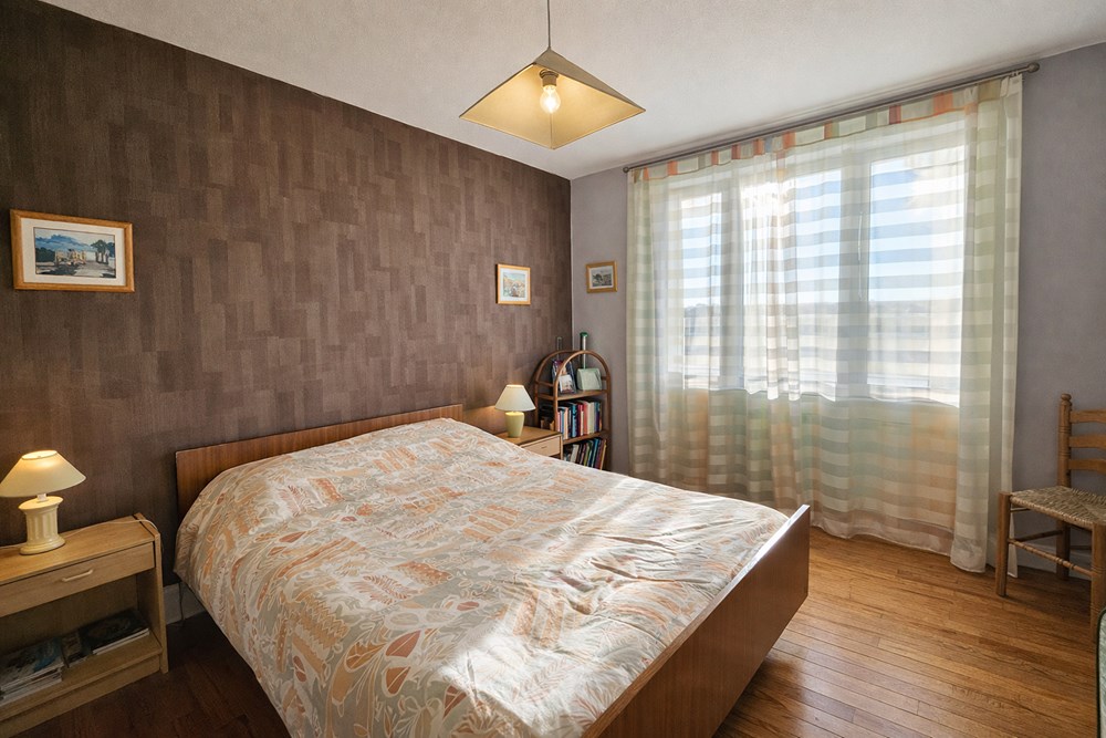 MAISON T6 - ESPACE DE VIE 30M² POSSIBLE 50M² - 5 CHAMBRES - TERRAIN CLOS 300M² - EXCELLENT ETAT - TOUT SE FAIT A PIED photo 4