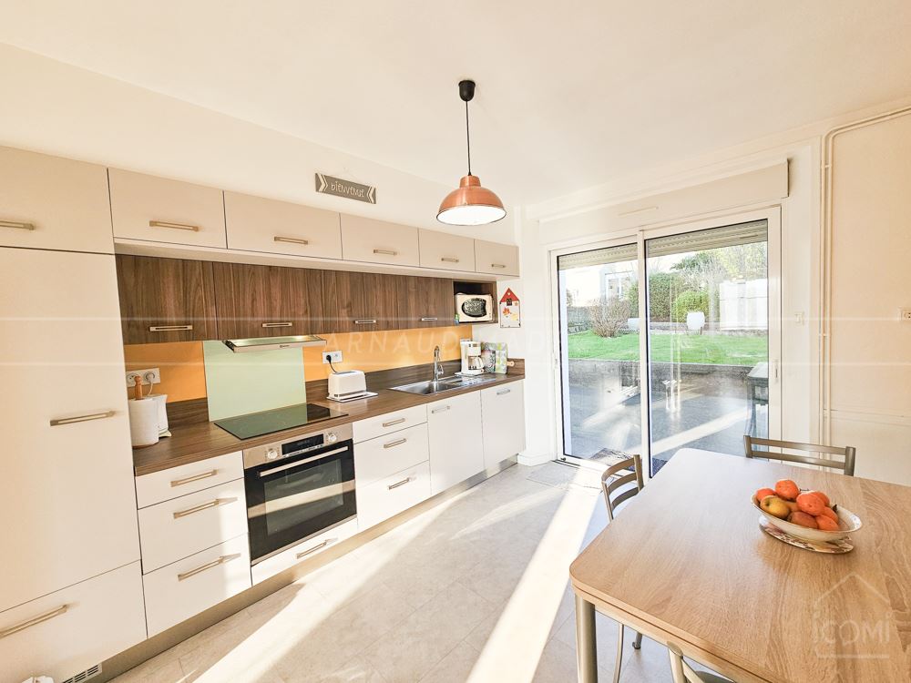 MAISON T6 - ESPACE DE VIE 30M² POSSIBLE 50M² - 5 CHAMBRES - TERRAIN CLOS 300M² - EXCELLENT ETAT - TOUT SE FAIT A PIED
