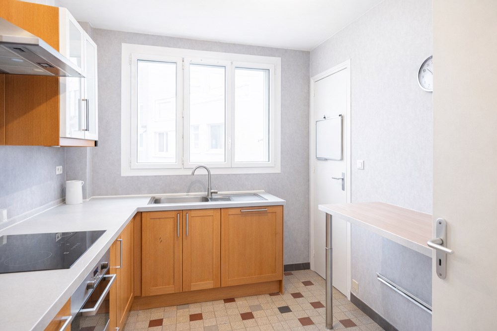 APPARTEMENT DE 85 M2 - 3 CHAMBRES - DERNIER ETAGE - DALLE BETON - FENETRES PVC - COMBLES ISOLES - CHAUFFAGE COLLECTIF - BALCON - CAVE photo 2