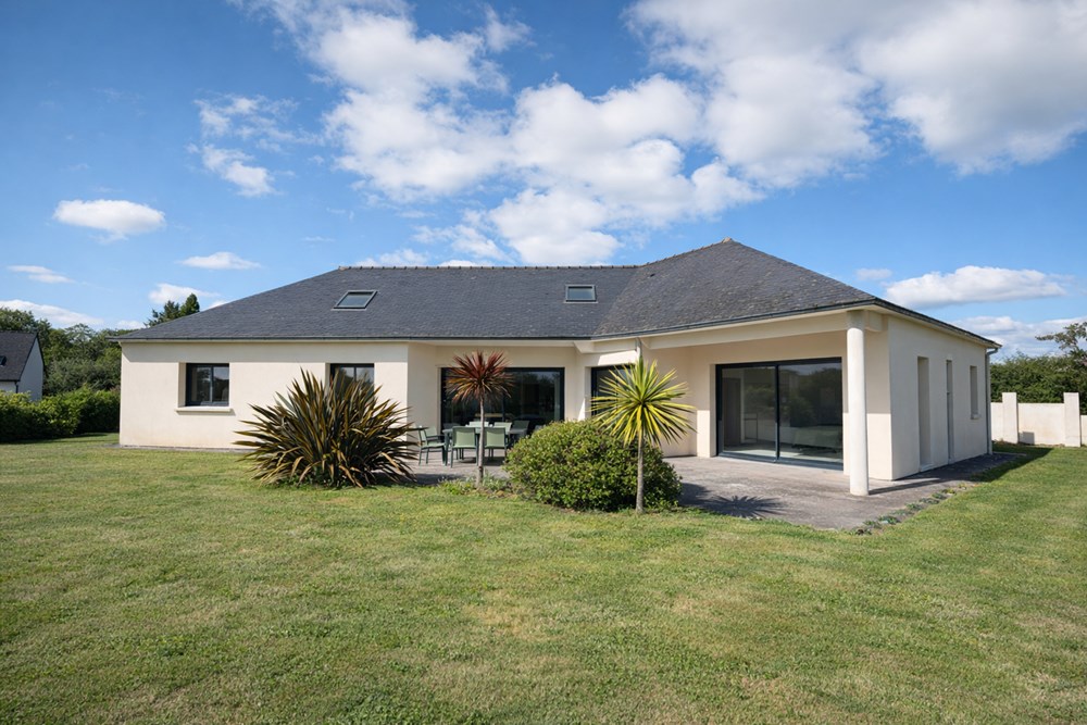 GRANDE MAISON PLAIN PIED T6 - 190 M2 HABITABLE + 255 M2 UTILE (GRENIER AMENAGEABLE - GARAGE- SOUS-SOL) - TERRAIN 1600 M2