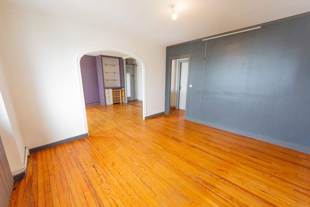 APPARTEMENT T3 58M² - 1 CHAMBRE POSSIBLE 2 - DALLE BETON - DERNIER ETAGE - BEAUX VOLUMES photo 2