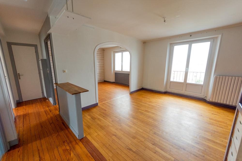 APPARTEMENT T3 58M² - 1 CHAMBRE POSSIBLE 2 - DALLE BETON - DERNIER ETAGE - BEAUX VOLUMES photo 4