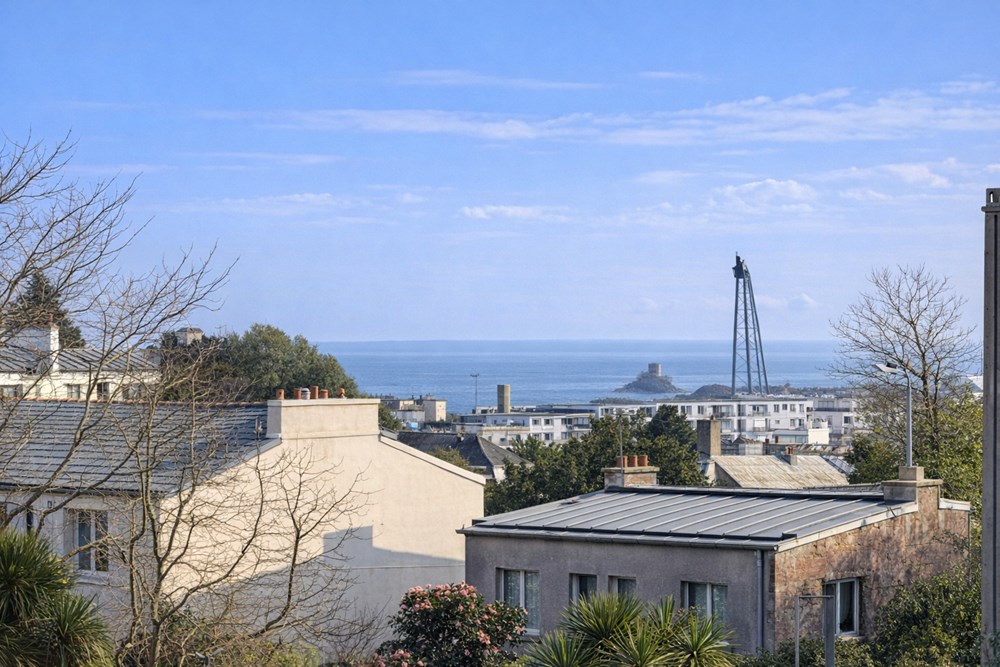 APPARTEMENT 77 M2 - DERNIER ETAGE - 3 CHAMBRES - 2 BALCONS - VUE MER - DALLE BETON - STATIONNEMENT AISE - VIGIK - INTERPHONE