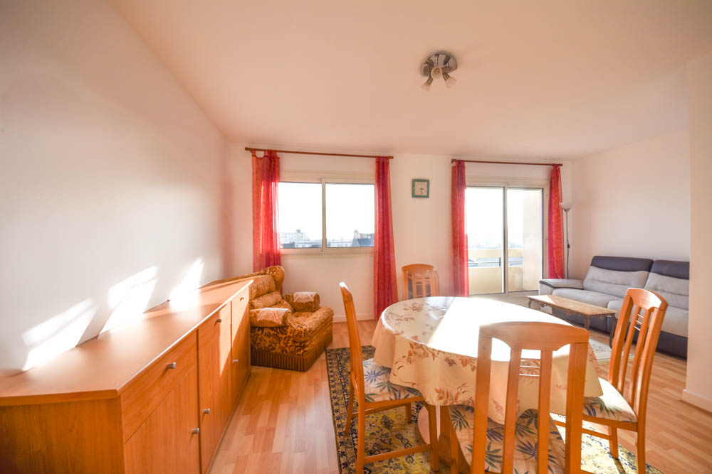 APPARTEMENT 77 M2 - DERNIER ETAGE - 3 CHAMBRES - 2 BALCONS - VUE MER - DALLE BETON - STATIONNEMENT AISE - VIGIK - INTERPHONE photo 3