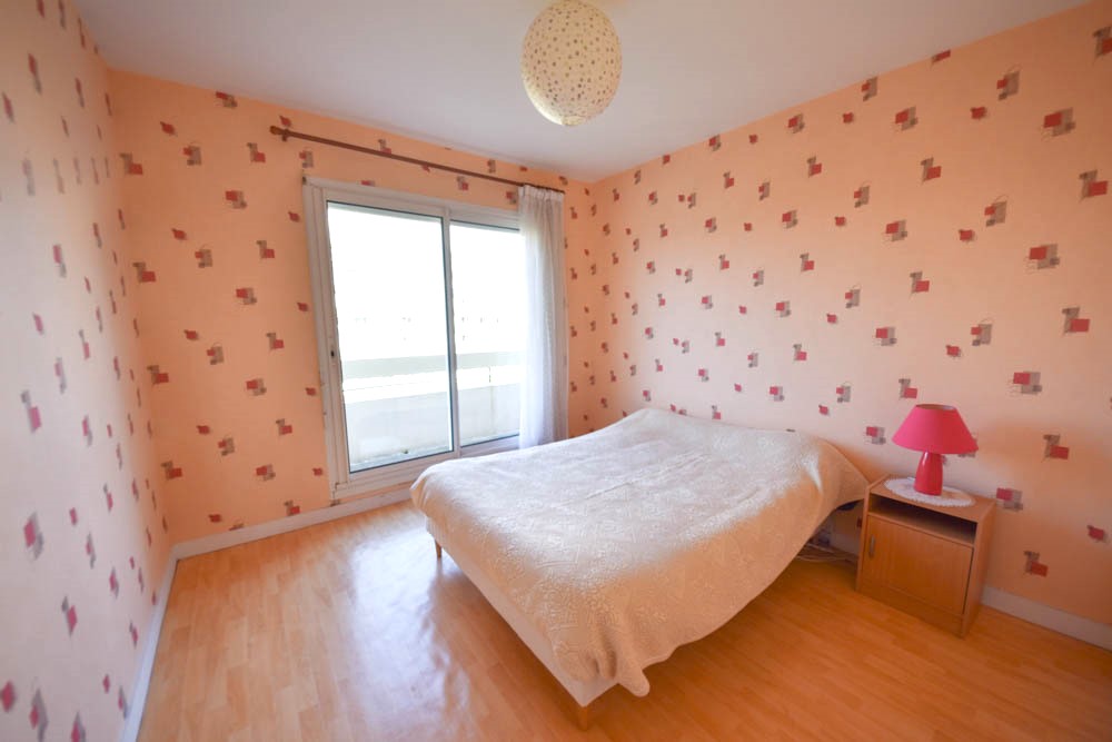 APPARTEMENT 77 M2 - DERNIER ETAGE - 3 CHAMBRES - 2 BALCONS - VUE MER - DALLE BETON - STATIONNEMENT AISE - VIGIK - INTERPHONE photo 4