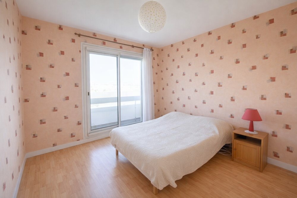 APPARTEMENT 77 M2 - DERNIER ETAGE - 3 CHAMBRES - 2 BALCONS - VUE MER - DALLE BETON - STATIONNEMENT AISE - VIGIK - INTERPHONE photo 4