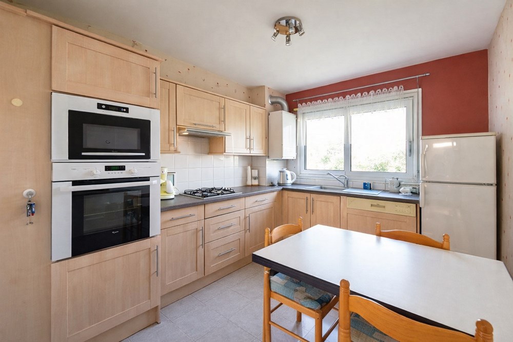 APPARTEMENT 77 M2 - DERNIER ETAGE - 3 CHAMBRES - 2 BALCONS - VUE MER - DALLE BETON - STATIONNEMENT AISE - VIGIK - INTERPHONE photo 3