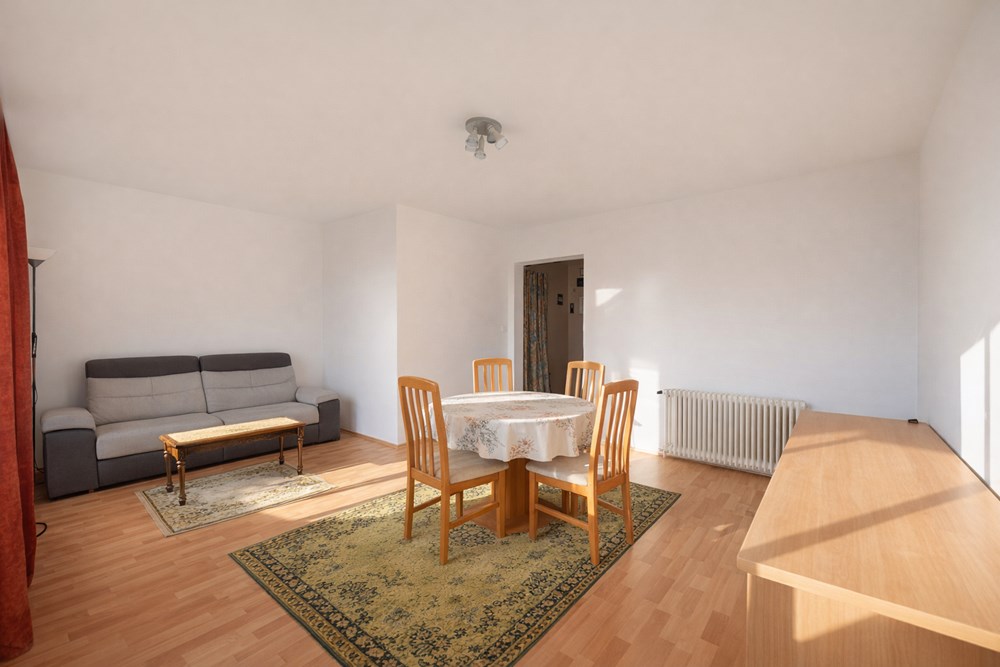 APPARTEMENT 77 M2 - DERNIER ETAGE - 3 CHAMBRES - 2 BALCONS - VUE MER - DALLE BETON - STATIONNEMENT AISE - VIGIK - INTERPHONE photo 2