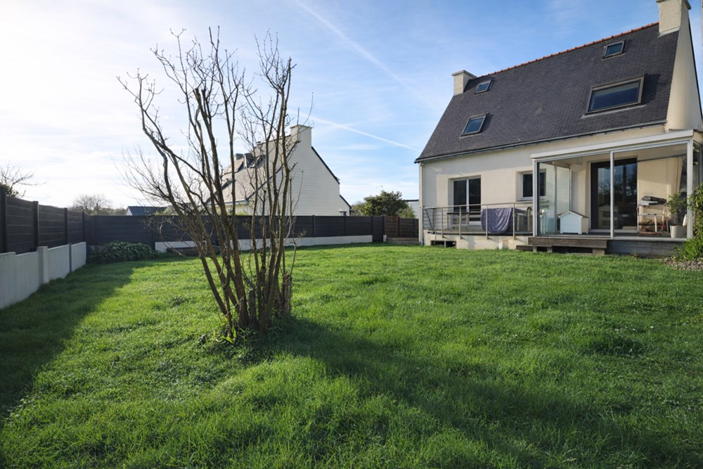 MAISON - T4 - 3 CHAMBRES - PIECE DE VIE DE 30 M² POSSIBLE 40M² - VERANDA - EXPOSITION SUD - SOUS COL COMPLET - CALME.