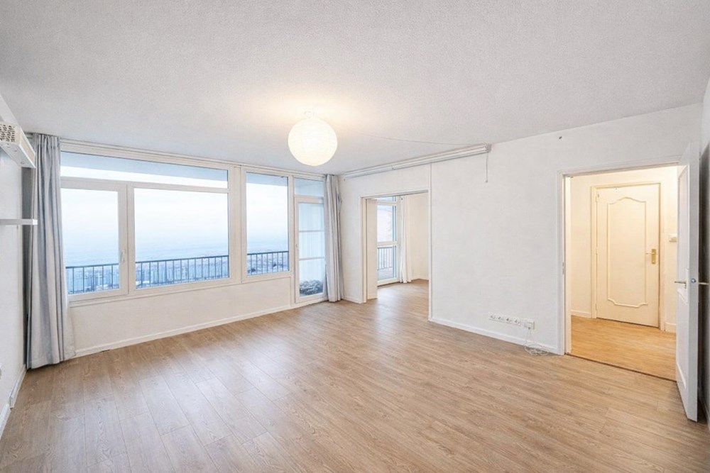 APPARTEMENT DE 100M² - 3 CHAMBRES - GRANDE PIECE DE VIE - DERNIER ETAGE - EXCELLENT DPE - AUCUN TRAVAUX - COUP DE COEUR photo 3