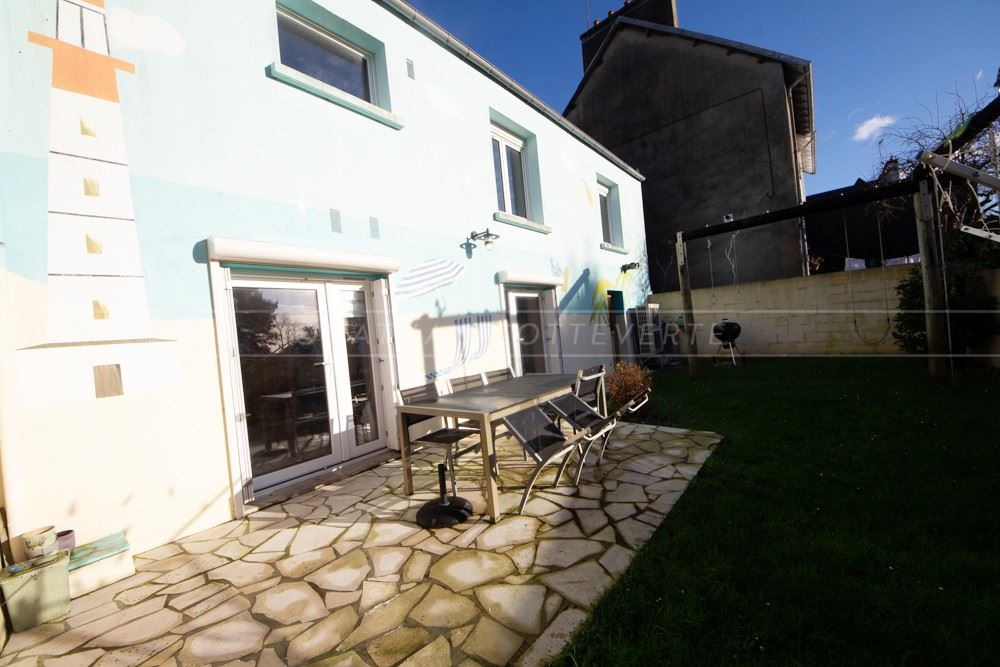 MAISON - T7 - 4 CHAMBRES - IDEALEMENT SITUE - PROCHE COMMODITES - DPE C - GARAGE - POMPE A CHALEUR - PIECE DE VIE DE 65M². photo 5