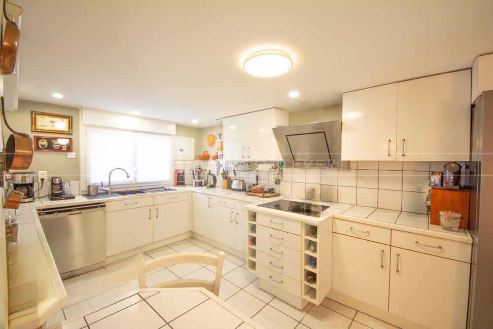 MAISON - T7 - 4 CHAMBRES - IDEALEMENT SITUE - PROCHE COMMODITES - DPE C - GARAGE - POMPE A CHALEUR - PIECE DE VIE DE 65M². photo 4