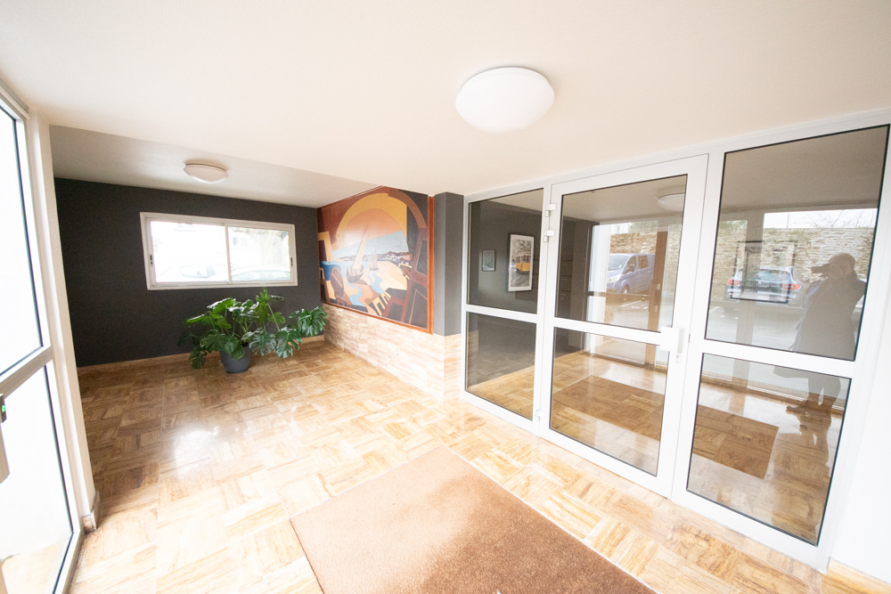 SAINT-MARC/LE GUELMEUR- GRAND STUDIO 35M2 - LUMINEUX - RESIDENCE DE STANDING - PLACE DE PARKING - CAVE - VENDU LOUE photo 4