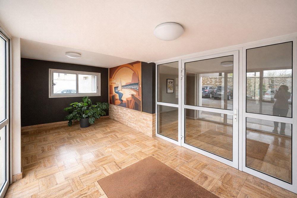 SAINT-MARC/LE GUELMEUR- GRAND STUDIO 35M2 - LUMINEUX - RESIDENCE DE STANDING - PLACE DE PARKING - CAVE - VENDU LOUE photo 4