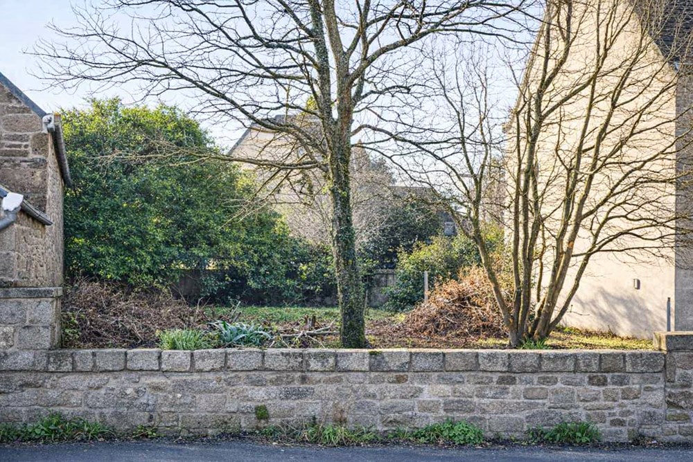 TERRAIN DE 350 M² LIBRE DE CONTRUCTEUR - PROCHE CENTRE VILLE - EXPOSITION IDEALE - VUE MER POSSIBLE ETAGE