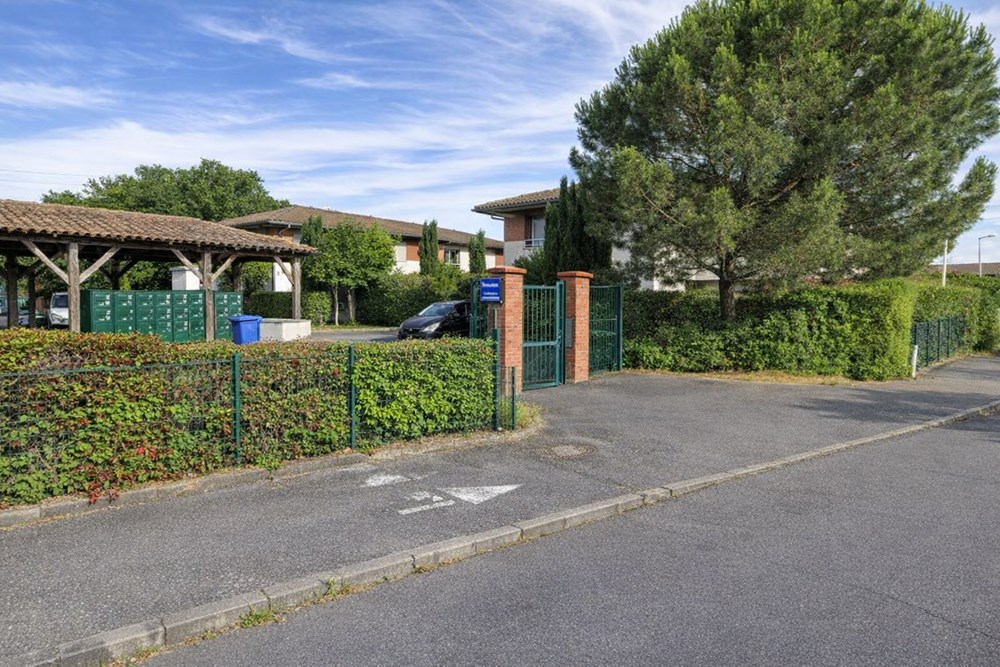 APPARTEMENT T2 - RESIDENCE RECHECHEE ET SECURISEE - PARKING - CALME - RARE