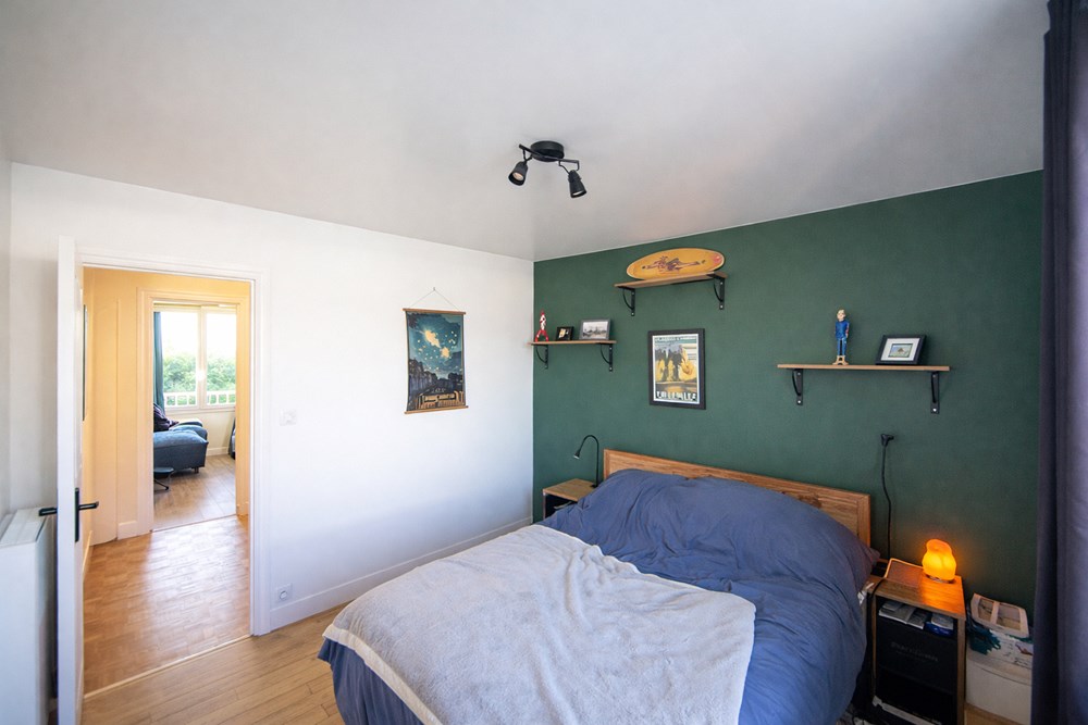 APPARTEMENT 65M² - SANS TRAVAUX - DERNIER ETAGE - 2 CHAMBRES - CAVE - GARAGE - PROCHE COMMERCES photo 4