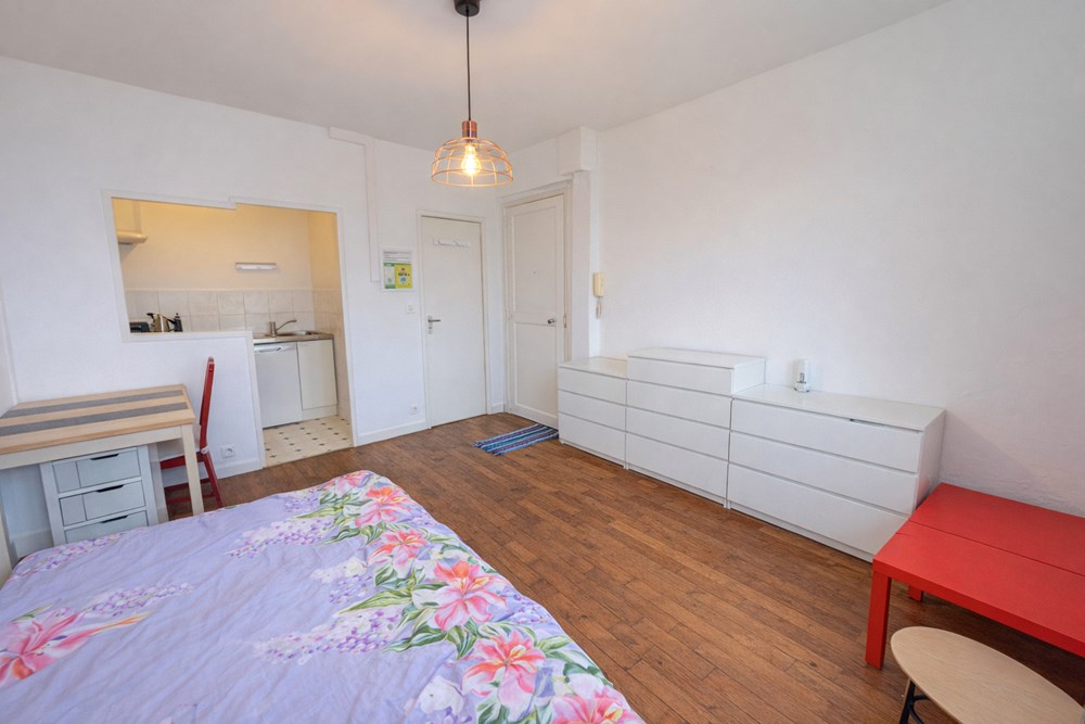 APPARTEMENT T1 23.13M² - BEAU POTENTIEL - DALLE BETON - DERNIER ETAGE - FAIBLES CHARGES