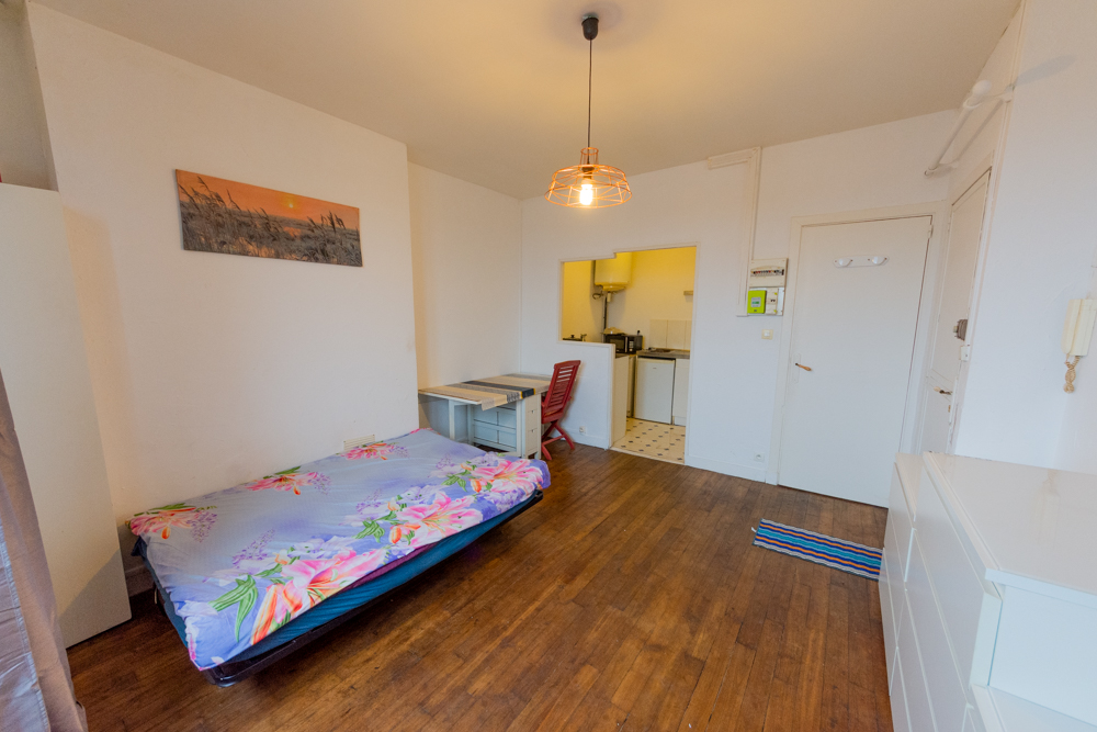 APPARTEMENT T1 23.13M² - BEAU POTENTIEL - DALLE BETON - DERNIER ETAGE - FAIBLES CHARGES