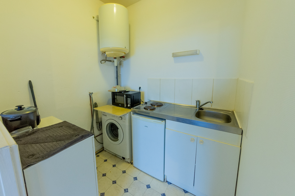 APPARTEMENT T1 23.13M² - BEAU POTENTIEL - DALLE BETON - DERNIER ETAGE - FAIBLES CHARGES photo 3