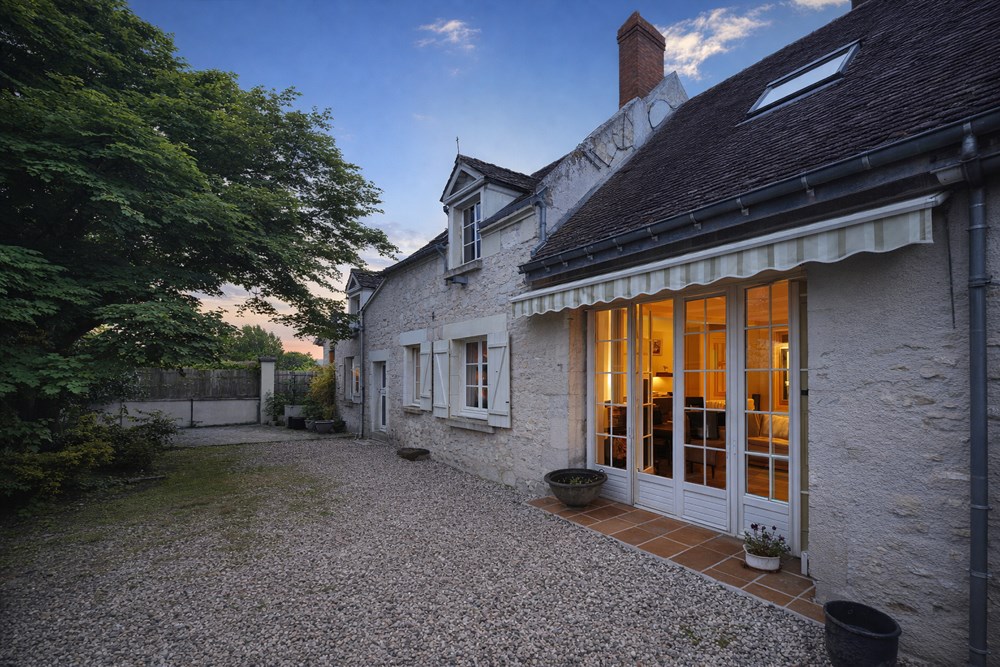 PROPRIETE DE 220 M² SUR 700 M² DE TERRAIN - 4/5 CHAMBRES - PISCINE - JARDIN ARBORE - POUR LES AMOUREUX DE L AUTHENTIQUE photo 3