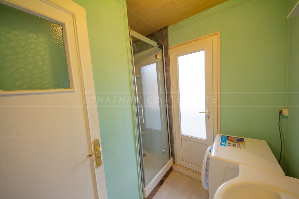 APPARTEMENT - 2 CHAMBRES - DPE D - IDEALEMENT SITUE - 2EM ETAGE - GARAGE POSSIBLE photo 4