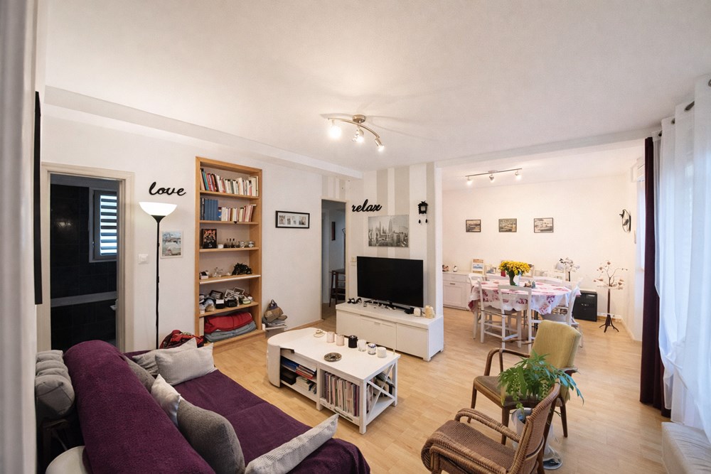 APPARTEMENT 62M² - GRANDE PIECE DE VIE - LUMINEUX - 3 CHAMBRES POSSIBLE - DALLE BETON - DPE D - RARE photo 3