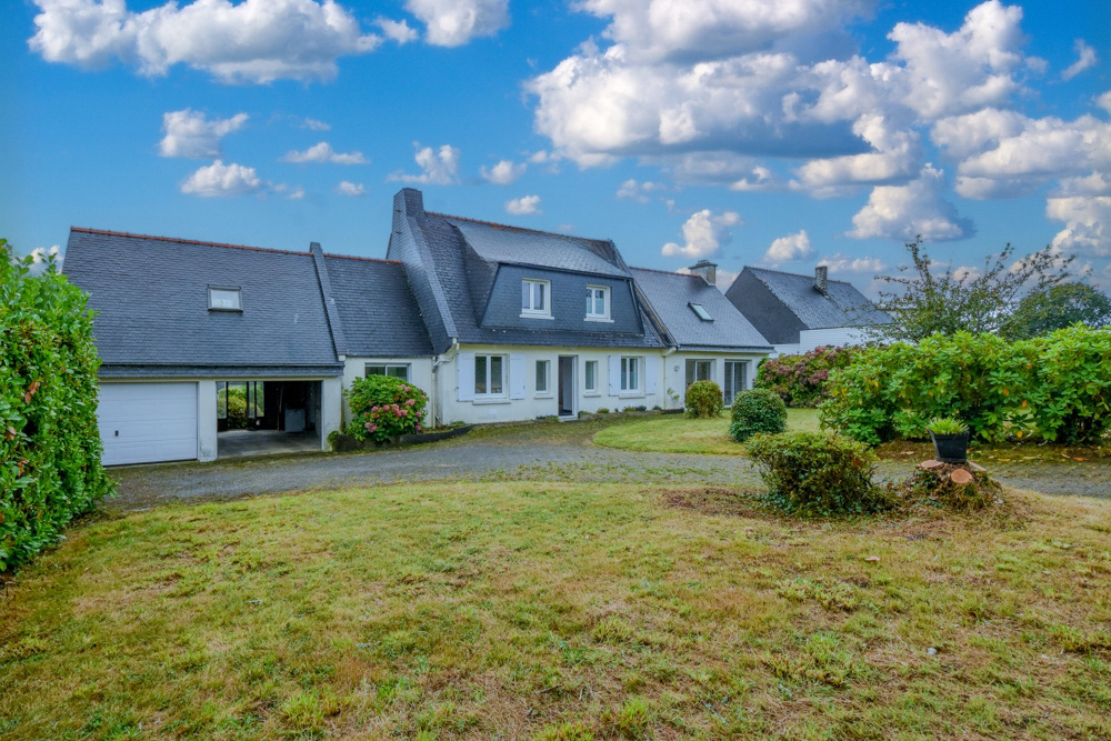 MAISON T7 191M² - 5 CHAMBRES - GARAGE DOUBLE AVEC COMBLES SUR TERRAIN DE 1000M²