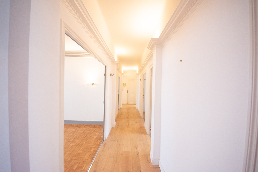 RUE CONSEIL - 140M2 - 4 CHAMBRES - CHEMINEE - JARDIN - GARAGE - TOUTES LES COMMODITES AU PIED DE L'IMMEUBLE photo 2