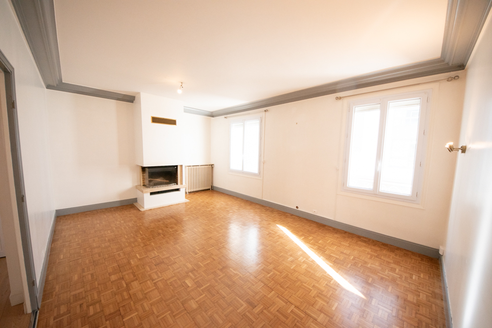 RUE CONSEIL - 140M2 - 4 CHAMBRES - CHEMINEE - JARDIN - GARAGE - TOUTES LES COMMODITES AU PIED DE L'IMMEUBLE