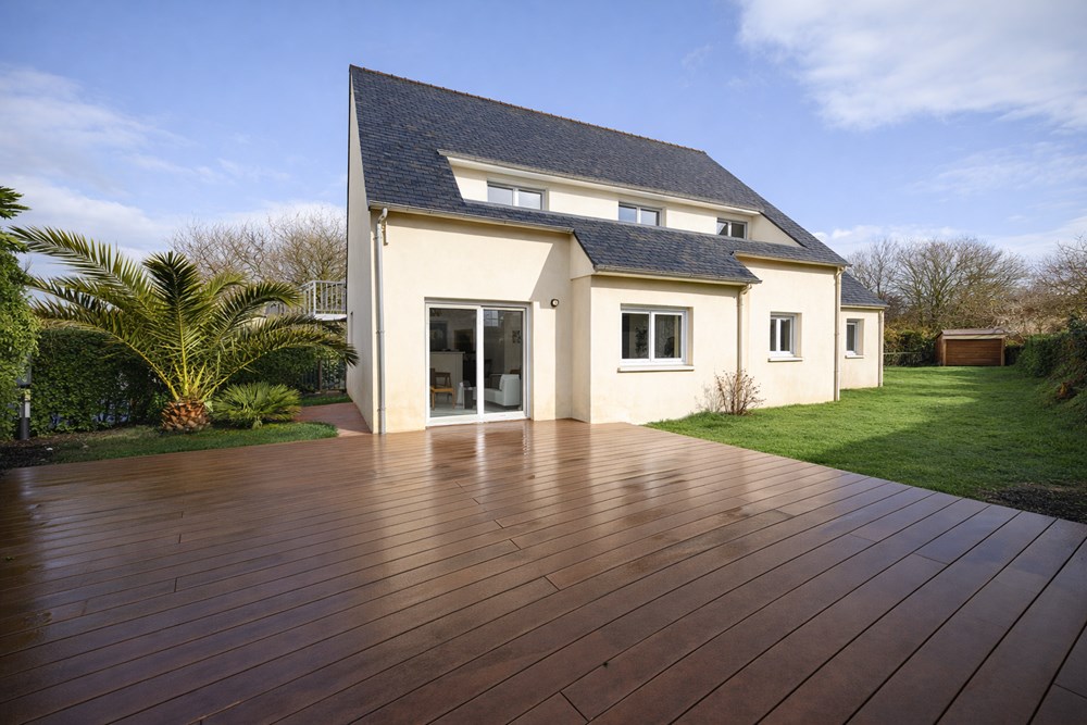 MAISON DE 196 M2 - 6 CHAMBRES - STUDIO DE 23 M2 - GARAGE PORTE MOTORISEE - JARDIN DE 840 M2 - POMPE A CHALEUR - POËLE À GRANULES - DPE B