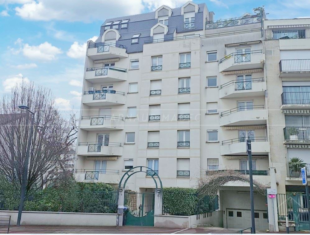 APPARTEMENT STUDIO - 5EME ETAGE - BALCON - ASCENSEUR - GARAGE POSSIBLE - CALME - AUCUN VIS A VIS - COUP DE COEUR