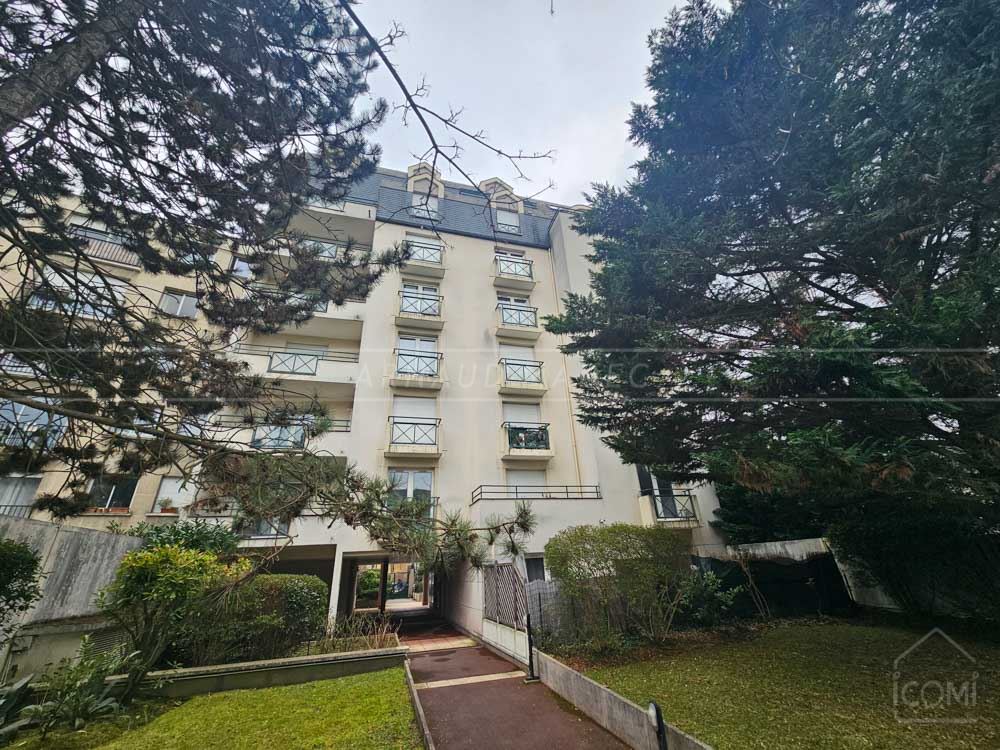 APPARTEMENT STUDIO - 5EME ETAGE - BALCON - ASCENSEUR - GARAGE POSSIBLE - CALME - AUCUN VIS A VIS - COUP DE COEUR photo 2