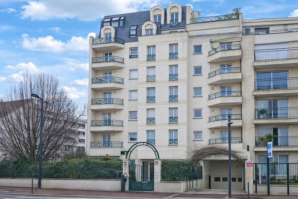 APPARTEMENT STUDIO - 5EME ETAGE - BALCON - ASCENSEUR - GARAGE POSSIBLE - CALME - AUCUN VIS A VIS - COUP DE COEUR