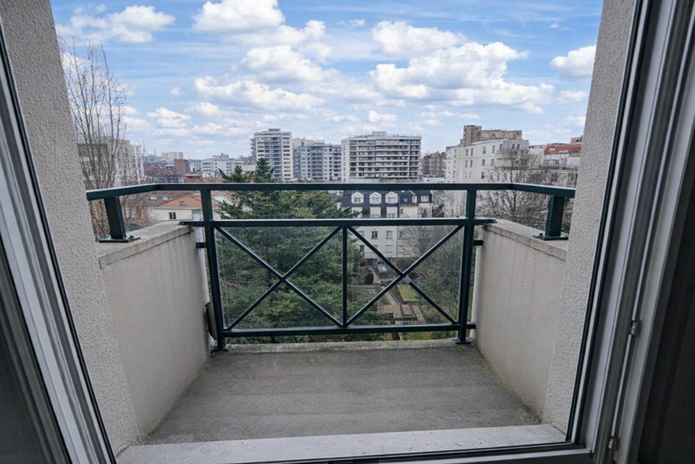 APPARTEMENT STUDIO - 5EME ETAGE - BALCON - ASCENSEUR - GARAGE POSSIBLE - CALME - AUCUN VIS A VIS - COUP DE COEUR photo 5