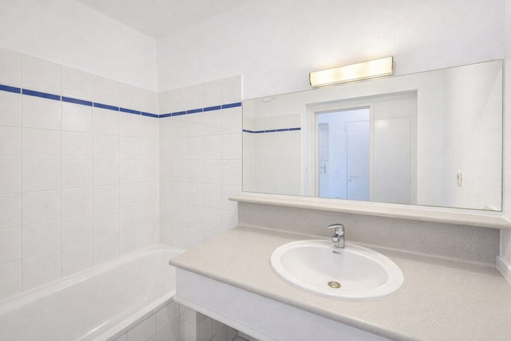 APPARTEMENT STUDIO - 5EME ETAGE - BALCON - ASCENSEUR - GARAGE POSSIBLE - CALME - AUCUN VIS A VIS - COUP DE COEUR photo 4