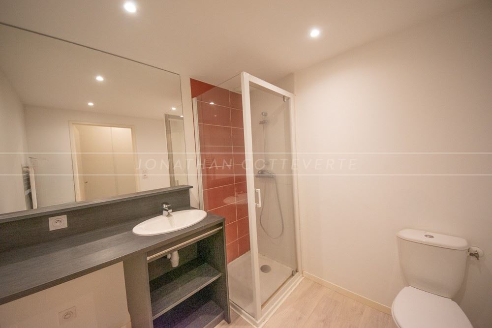 APPARTEMENT - T2 - 1 CHAMBRE - DPE C - JARDIN PRIVATIF - AUCUNS TRAVAUX - PLACE DE PARKING - REZ DE JARDIN - IMMEUBLE DE 2015. photo 4