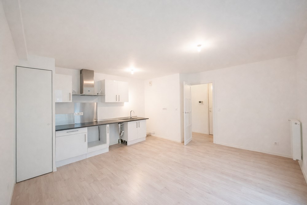 APPARTEMENT - T2 - 1 CHAMBRE - DPE C - JARDIN PRIVATIF - AUCUNS TRAVAUX - PLACE DE PARKING - REZ DE JARDIN - IMMEUBLE DE 2015.