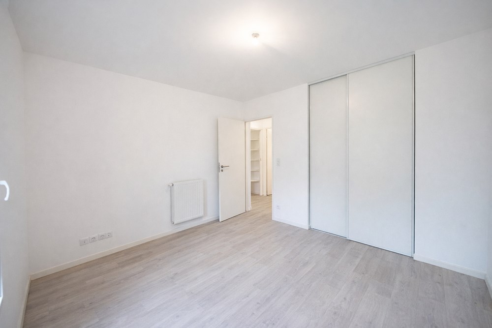 APPARTEMENT - T2 - 1 CHAMBRE - DPE C - JARDIN PRIVATIF - AUCUNS TRAVAUX - PLACE DE PARKING - REZ DE JARDIN - IMMEUBLE DE 2015. photo 4
