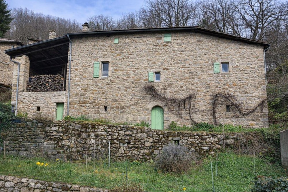 MAISON DE 250 M² AVEC DEPENDANCE - 4/6 CH - TERRAIN DE 1500 M² - CADRE BUCOLIQUE - RARE - COUP DE COEUR photo 4