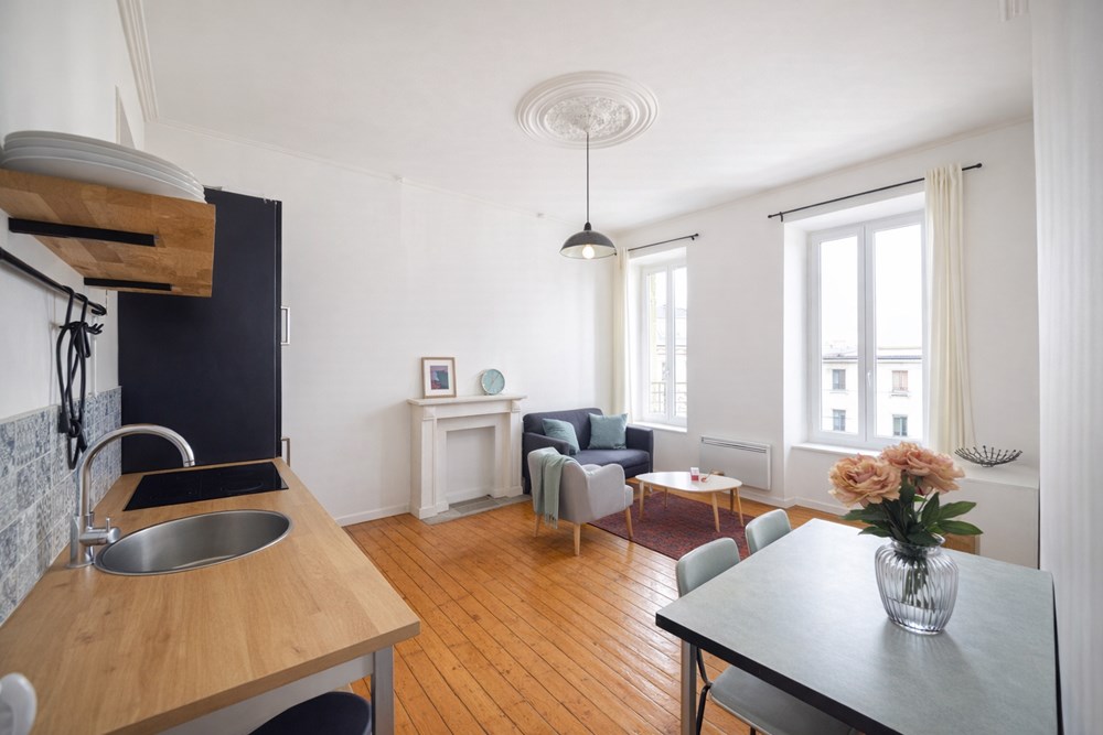 APPARTEMENT DE 44 M2 - 2 CHAMBRES - SANS TRAVAUX - DPE C - CENTRE VILLE - FENETRES PVC - VOLETS ELECTRIQUE - FAIBLES CHARGES