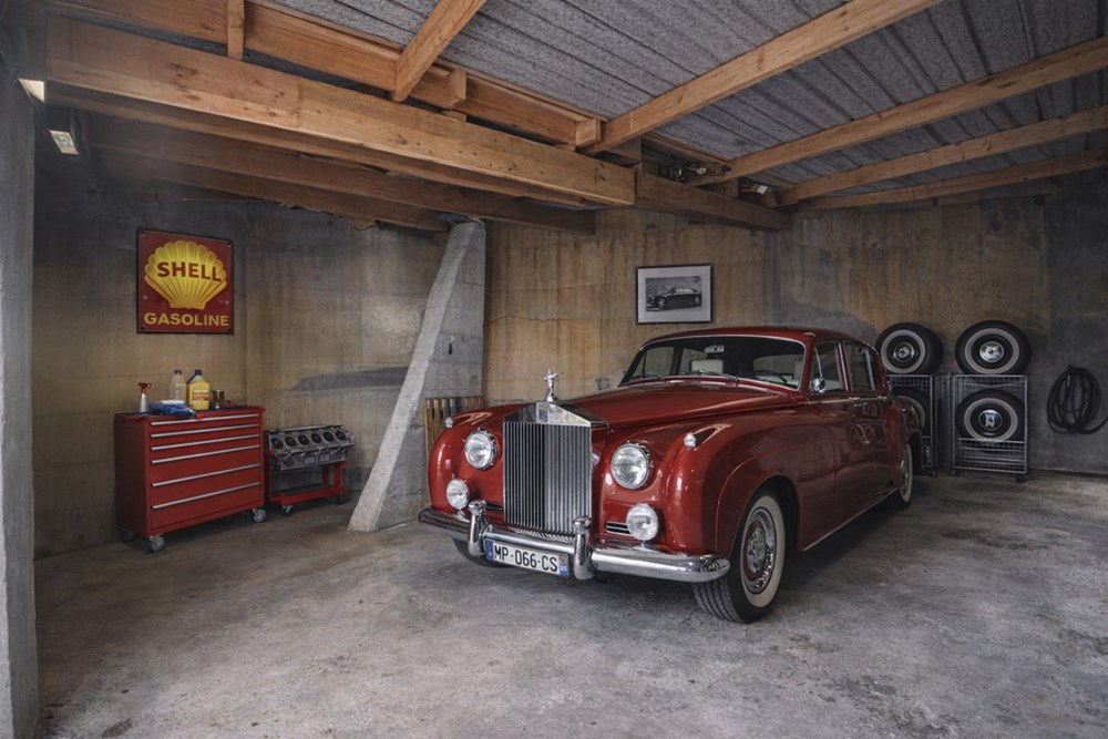 GARAGE DE 40 M2 - PORTE PVC EN BON ETAT - TOITURE REFAITE - FAIBLES CHARGES - ACCES FACILE photo 2