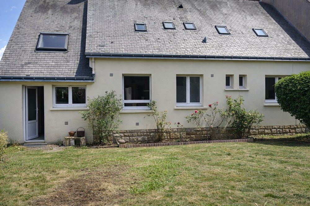 MAISON T6 DE 130 M² SUR 450 M² DE TERRAIN - ESPACE VIE 50M² - GARAGE - EXCELLENTE QUALITE DE CONSTRUCTION - DPE E ET D - A SAISIR photo 2
