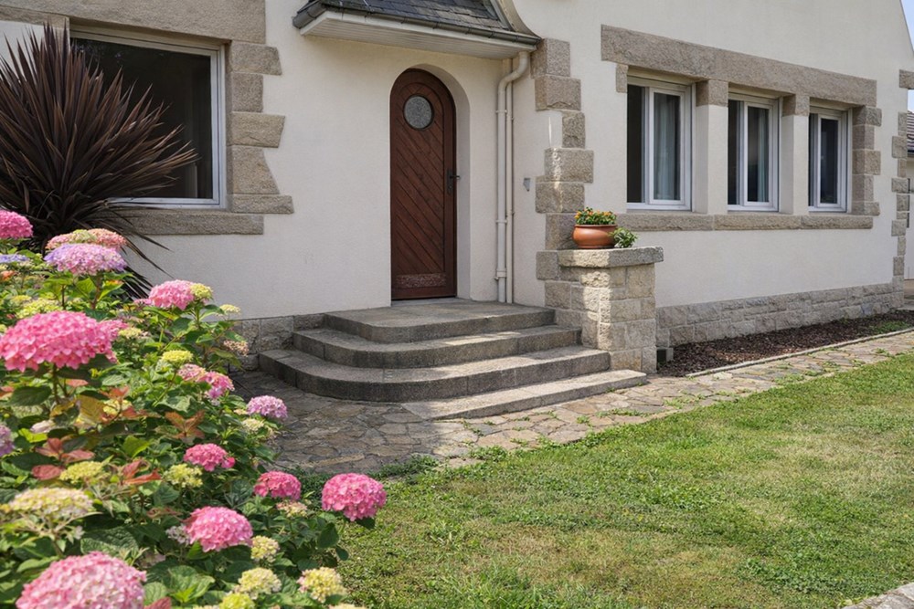 MAISON T6 DE 130 M² SUR 450 M² DE TERRAIN - ESPACE VIE 50M² - GARAGE - EXCELLENTE QUALITE DE CONSTRUCTION - DPE E ET D - A SAISIR photo 3