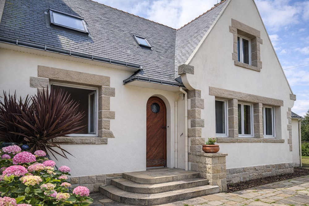 MAISON T6 DE 130 M² SUR 450 M² DE TERRAIN - ESPACE VIE 50M² - GARAGE - EXCELLENTE QUALITE DE CONSTRUCTION - DPE E ET D - A SAISIR