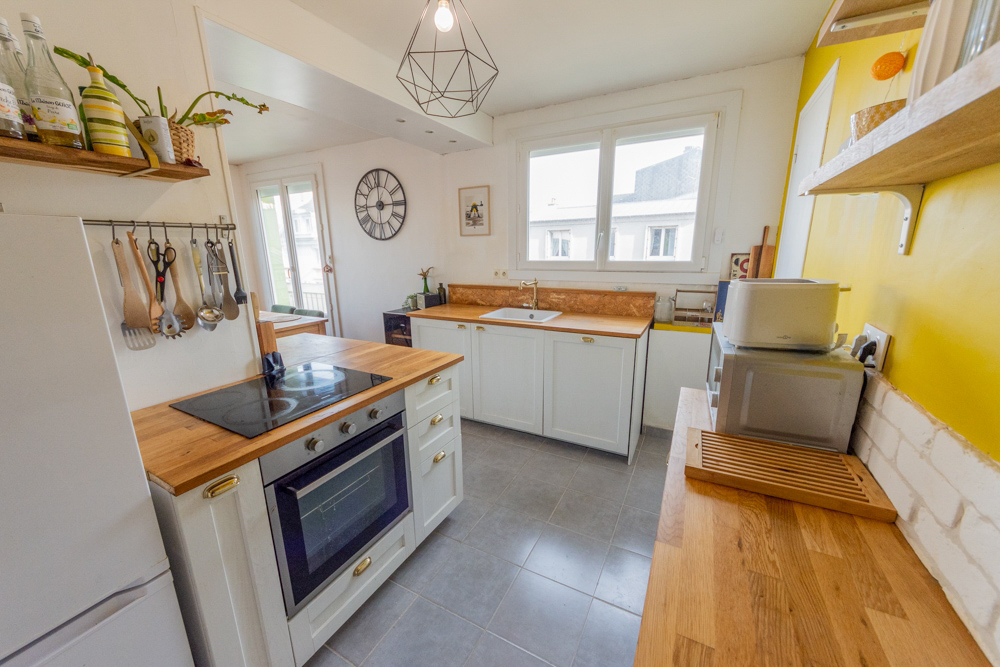 APPARTEMENT T3 68M² - 2 CHAMBRES - DALLE BETON - CAVE - RANGEMENTS - BALCON - LUMINEUX photo 3