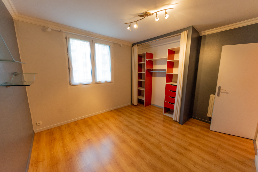 APPARTEMENT T3 70M² - 2 CHAMBRES - CAVE - DALLE BETON - LUMINEUX - AUCUNS TRAVAUX - GARAGE EN OPTION photo 5