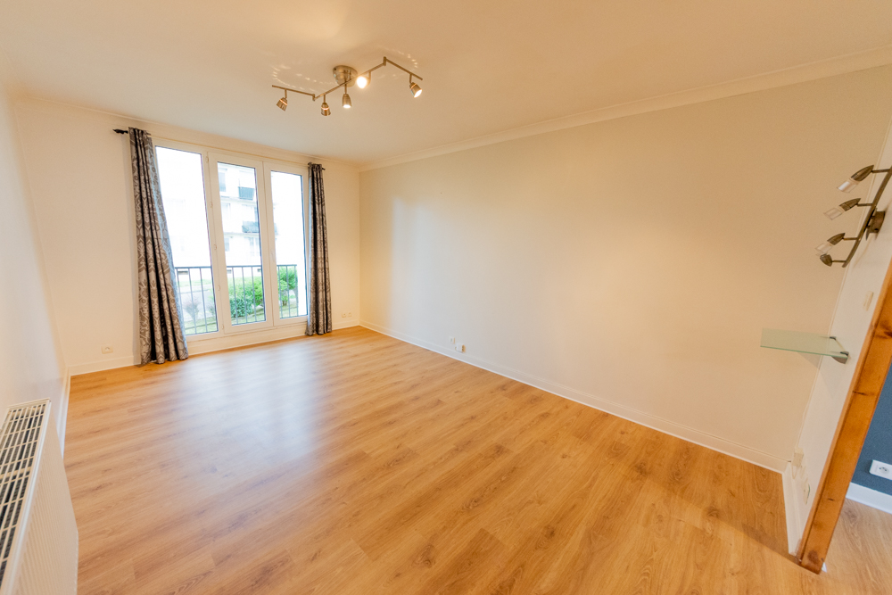APPARTEMENT T3 70M² - 2 CHAMBRES - CAVE - DALLE BETON - LUMINEUX - AUCUNS TRAVAUX - GARAGE EN OPTION photo 3