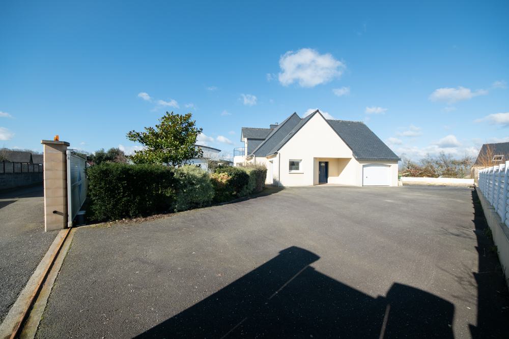MAGNIFIQUE MAISON CONTEMPORAINE 173M2 HABITABLE - TERRAIN 860 M2 - COUP DE COEUR -A 20 MIN DE BREST - A 40MIN DE CROZON photo 3
